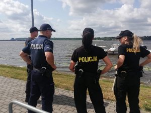 Słuchacze Szkoły Policji w Pile podczas praktyk na ulicach Włocławka