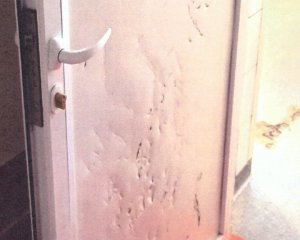 Uszkodzone drzwi